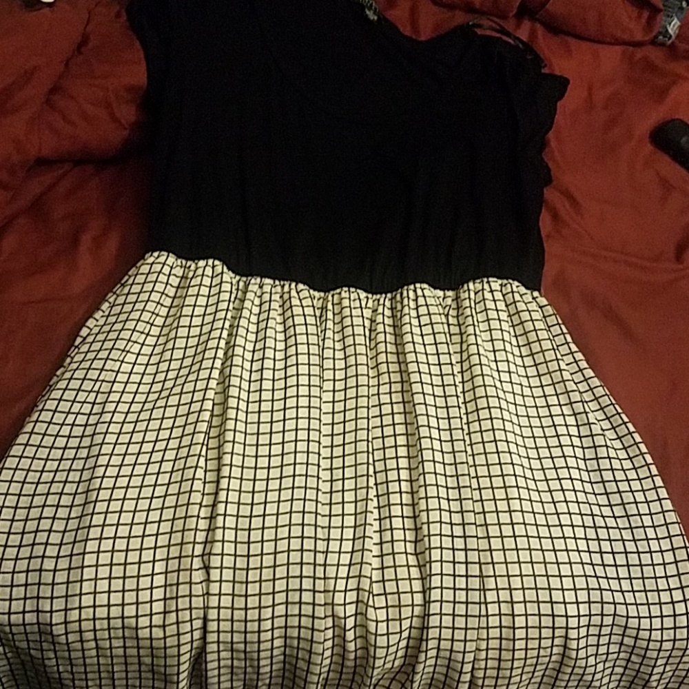 Dress - Picture 2 of 2